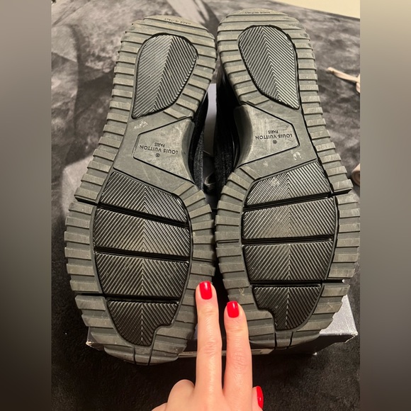Louis Vuitton Sneaker, Black and Grey size 12 - Picture 3 of 7